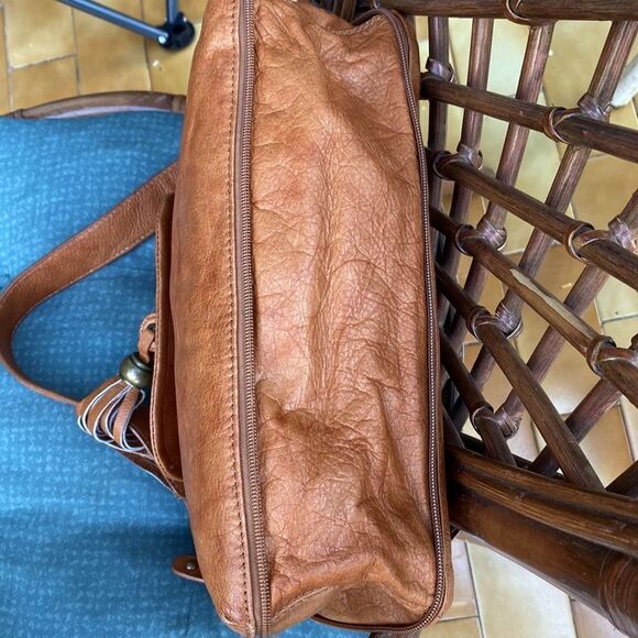 Distressed Leader Handmade Cognac Shoulder Bag - Picture 6 of 8